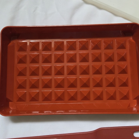 Vintage Tupperware Hot Dog Keeper And Server - Picture 2 of 8